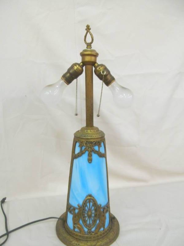 lot 109 image: Vintage Slag glass lamp