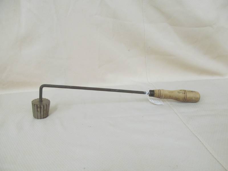 lot 112 image: Primitive Pastry Iron