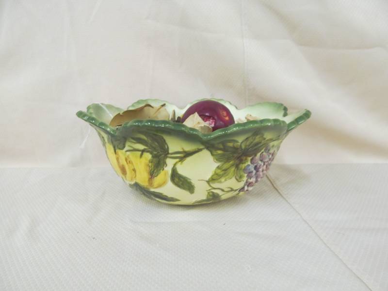 lot 116 image: ceramic bowl