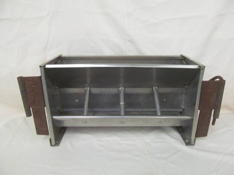 lot 119 image: hog feeder