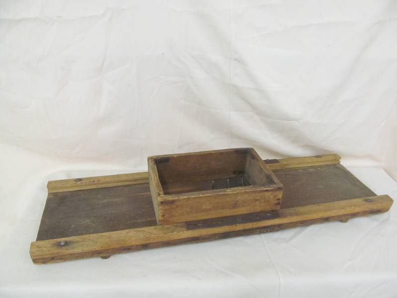 lot 120 image: vintage Kraut Kutter
