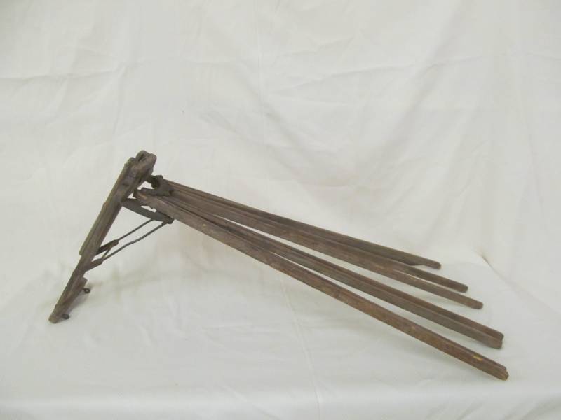 lot 122 image: Primitive clothes dryer