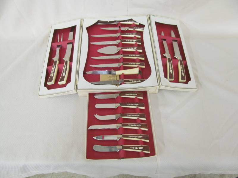 lot 130 image: Regent Sheffield Treasure chest knife set