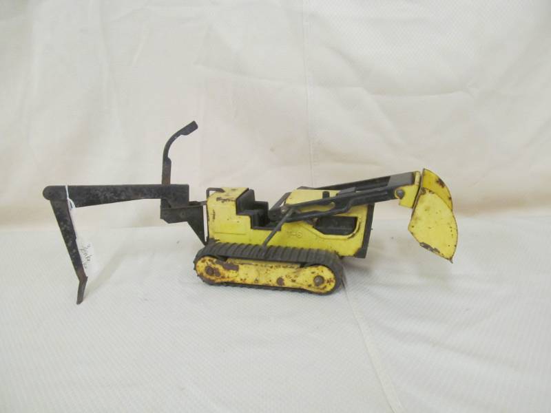 lot 136 image: Tonka backhoe
