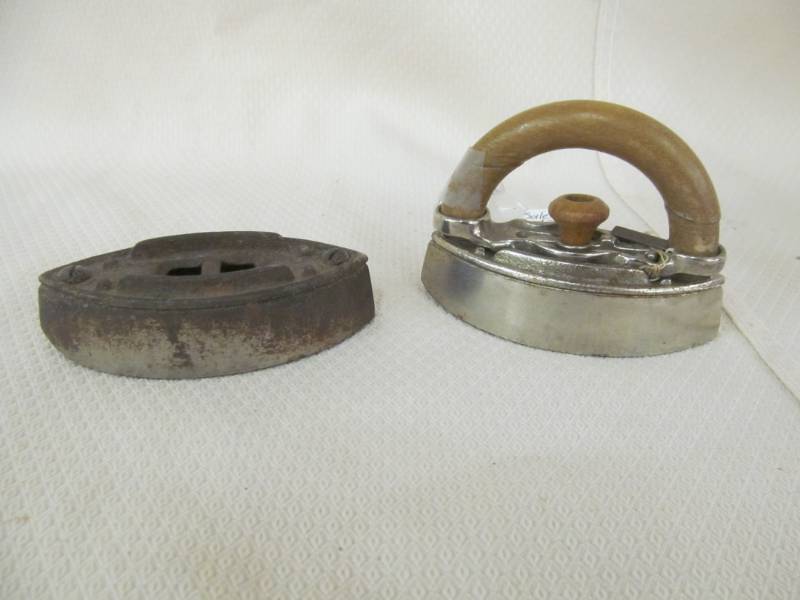lot 144 image: vintage salesman sample sad iron
