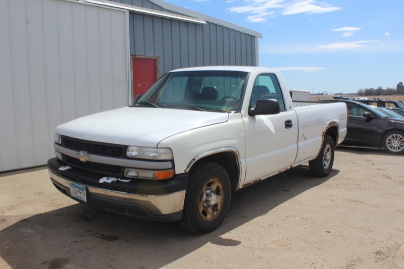 lot 3639 image: 2002 Chevrolet Silverado 1500 RWD Work Truck