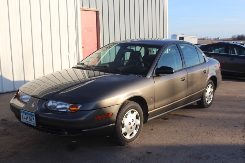 lot 3642 image: 2001 Saturn S-Series SL1