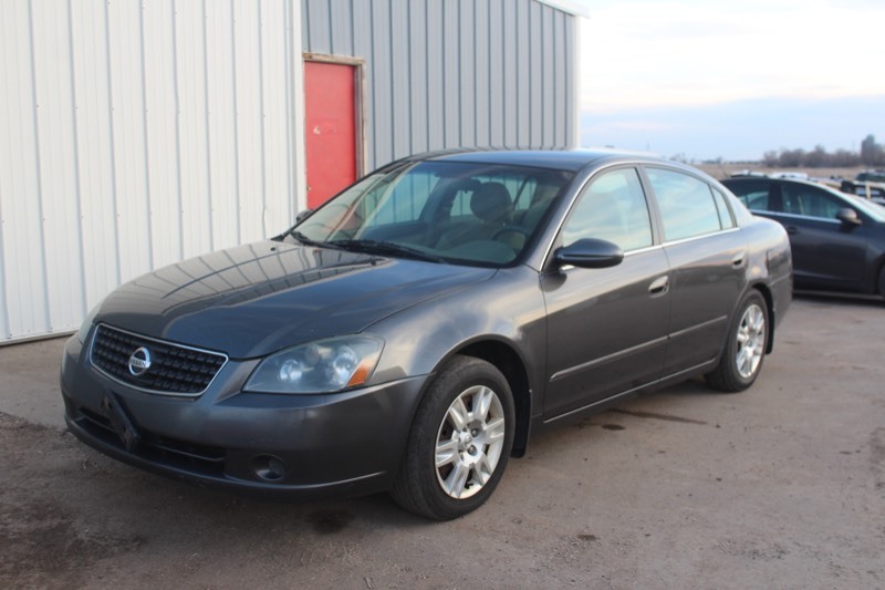 lot 3641 image: 2006 Nissan Altima SL - One Owner -