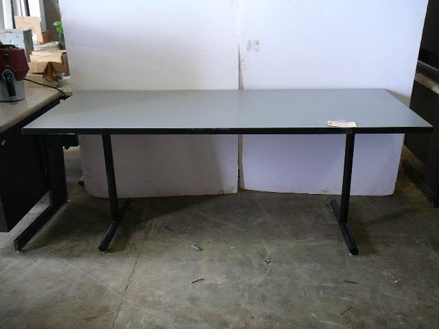 lot 73 image: Table