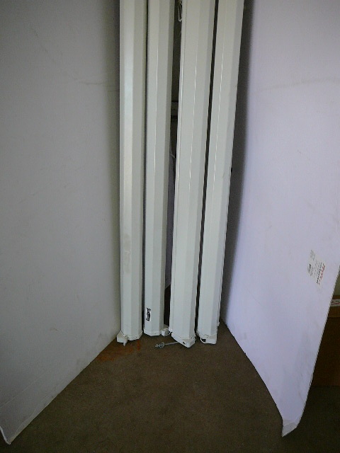 lot 84 image: DA Lite Projector Screens