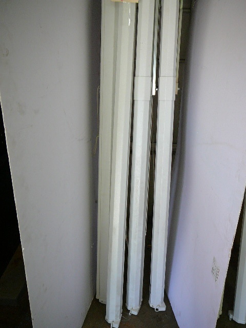 lot 86 image: DA Lite Projector Screens