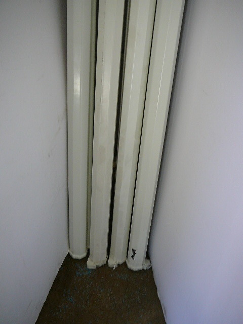 lot 87 image: DA Lite Projector Screens