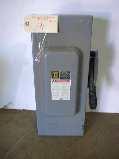 lot 91 image: Disconnect Box Square D Heavy Duty Safety Switch