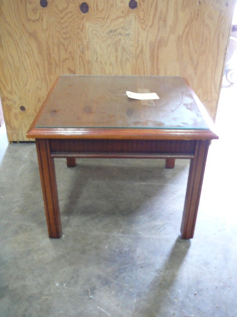 lot 106 image: Wooden End Table