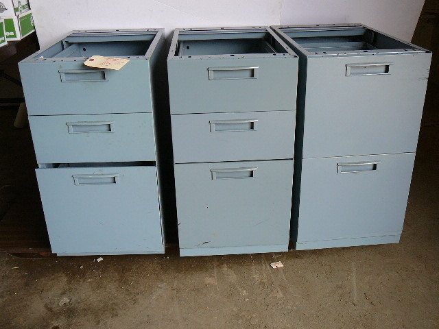 lot 115 image: 3 Under Counter File Drawers