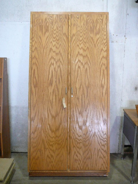 lot 5 image: 2 Drawer Oak Cabinet With 7 Shelves