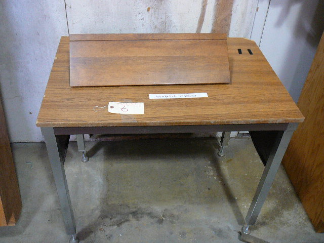 lot 6 image: Table With Shelf
