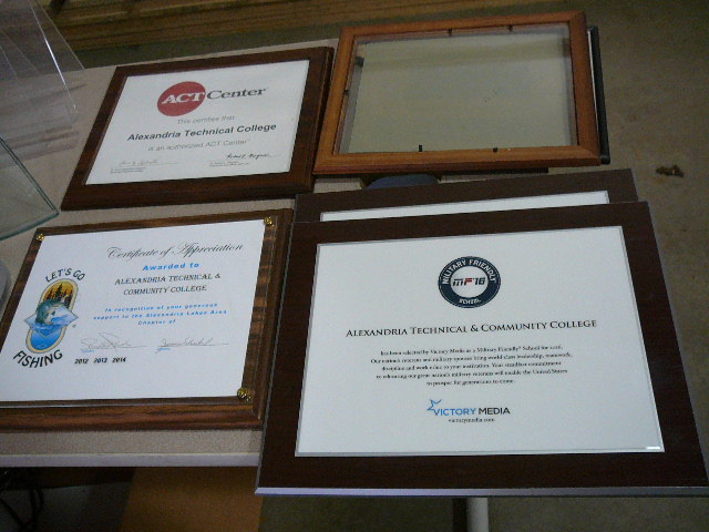 lot 11 image: Lot Of Plaques, Picture Frames, Media Display