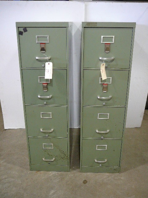 lot 15 image: 4 Drawer File Cabinets