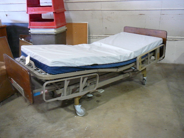 lot 18 image: Hill Rom 840 Century Series Electric Hospital Bed