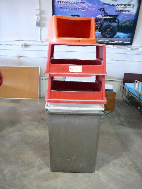 lot 19 image: Garbage Cans