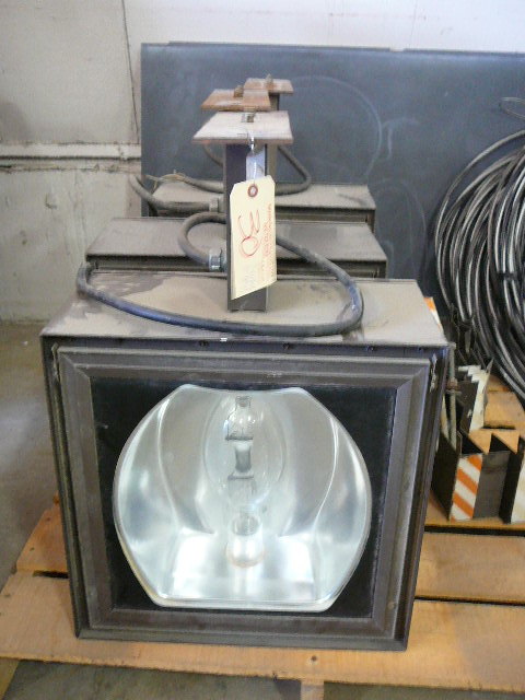lot 30 image: Lot of Light Fixtures