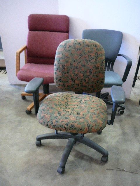 lot 40 image: Lot of Office Chairs on Casters