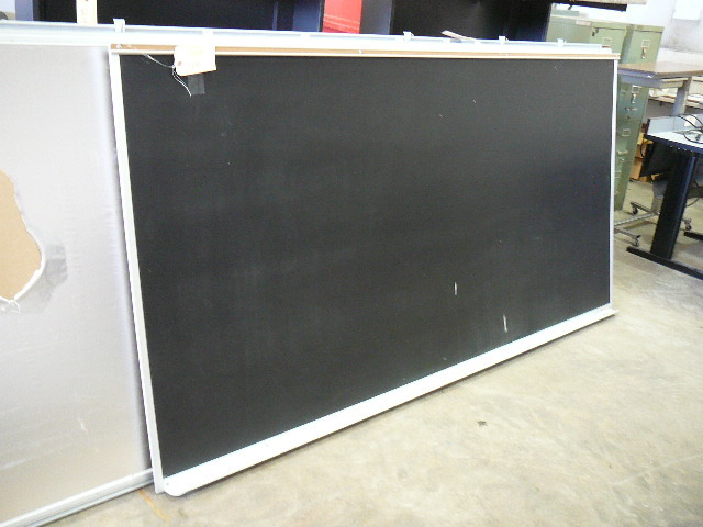 lot 44 image: Chalkboard