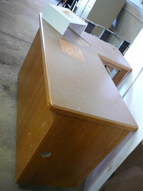 lot 50 image: Wooden L Shaped Shop CounterDesk