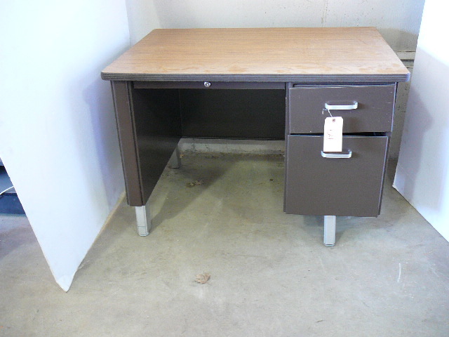 lot 54 image: Desk With Drawers