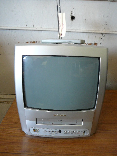 lot 57 image: 17 Magnavox TVVCR