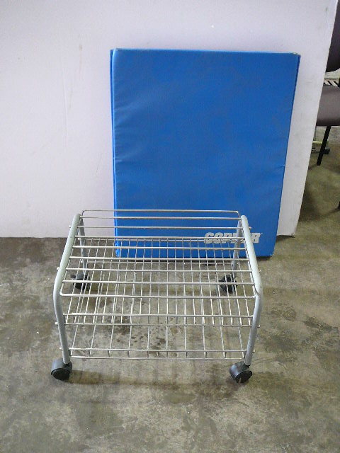 lot 153 image: Exercise Mat & Small Cart With Wheels