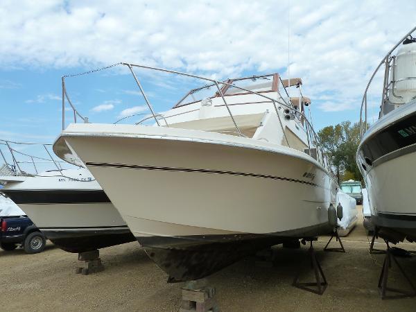 lot 1 image: 1977 Carver 330 Mariner
