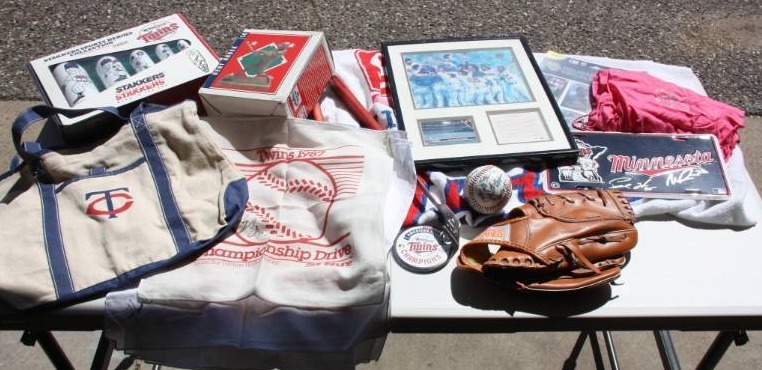 lot 2 image: Minnesota Twins Resale Lot  17 Items