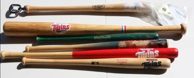 lot 12 image: Minnesota Twins Mini Bat Resale Lot  6 Items