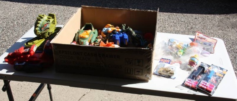lot 15 image: Large Lot of Toys and Accessories  30 Items