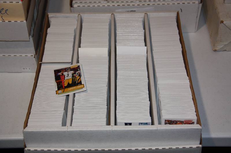 lot 29 image: 2016 Score Football Commons Lot  Approx 2,500