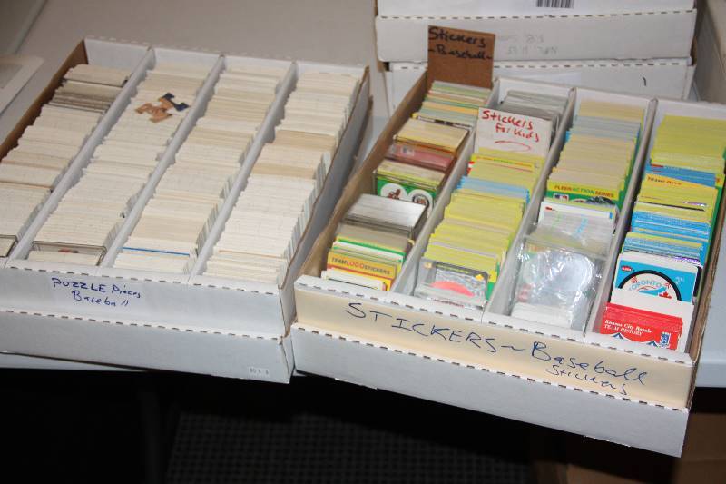 lot 30 image: Donruss Puzzle and Fleer Stickers  Two Four Row Boxes