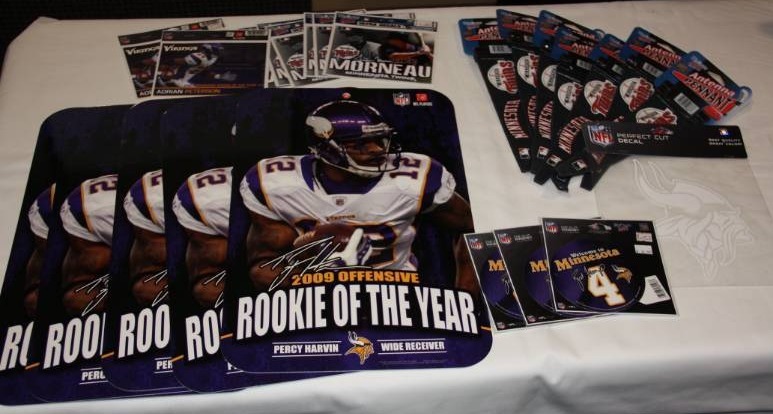 lot 44 image: Minnesota Vikings and Twins Resale Novelty Lot  24 Items