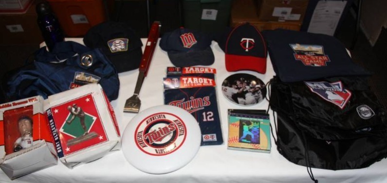lot 52 image: Minnesota Twins Resale Lot  25 Items