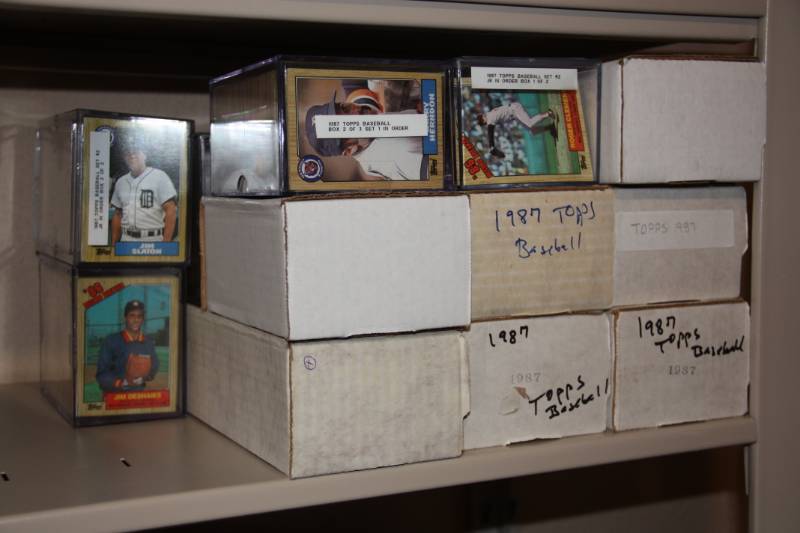 lot 89 image: 1987 Topps Baseball Lot  4,000 Cards