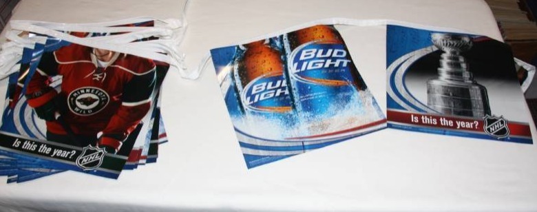 lot 124 image: Minnesota Wild Bud Light Flag String Banner