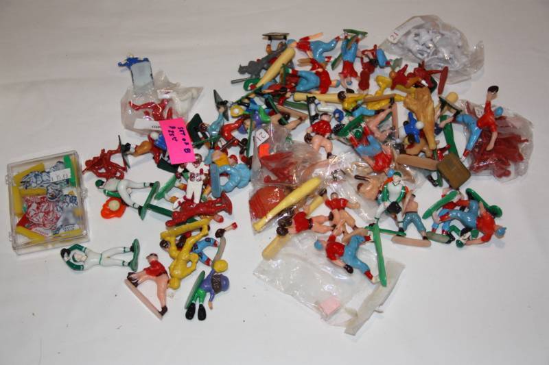lot 127 image: Vintage Cake Toppers and Miniature Figurines