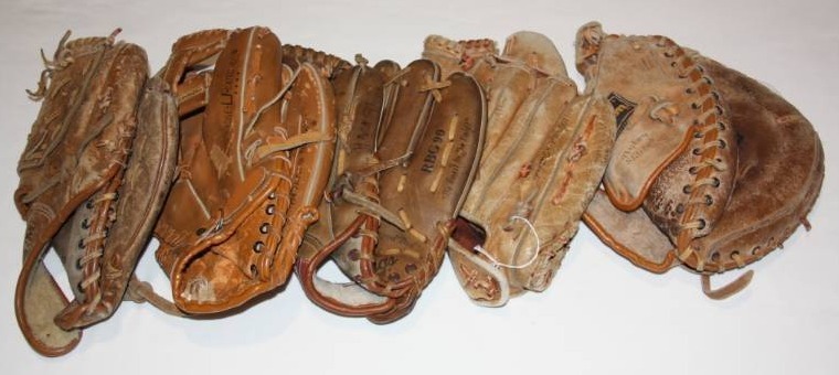 lot 128 image: Vintage Signature Series Baseball Gloves  5 Items