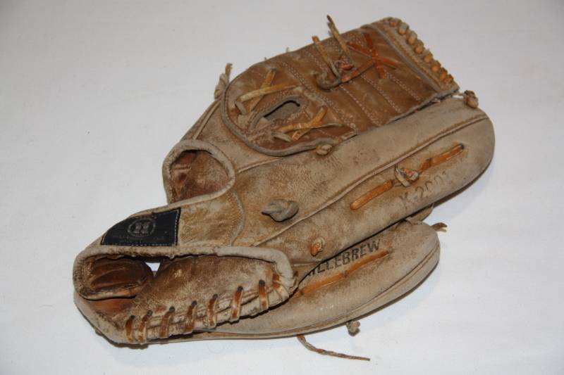 lot 131 image: Minnesota Twins Harmon Killebrew Series Glove