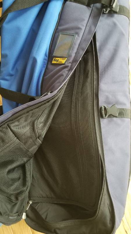 lot 61 image: Bag Boy Soft Golf Club Travel Bag