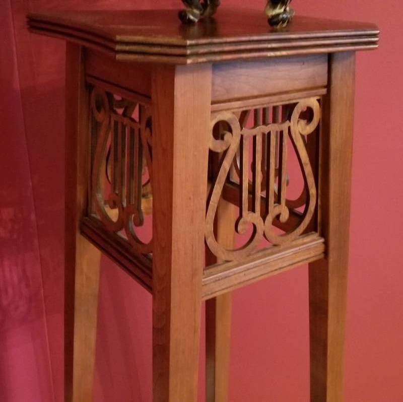 lot 40 image: Vintage Mahogany Plant Stand