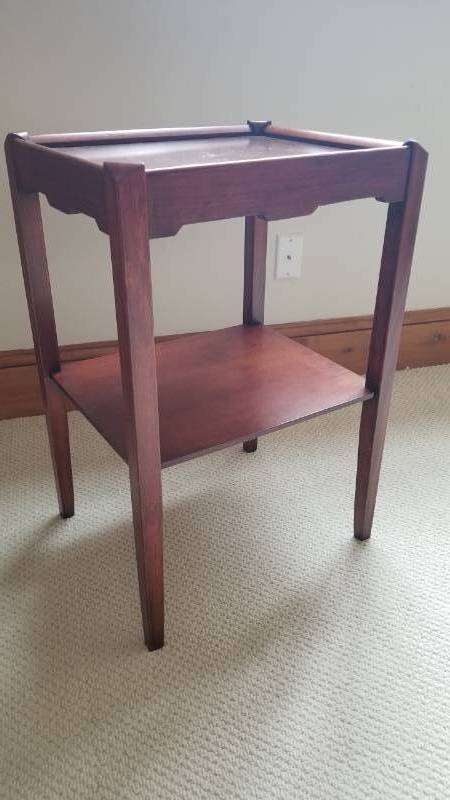 lot 63 image: Mid-Century Tiered Side Table