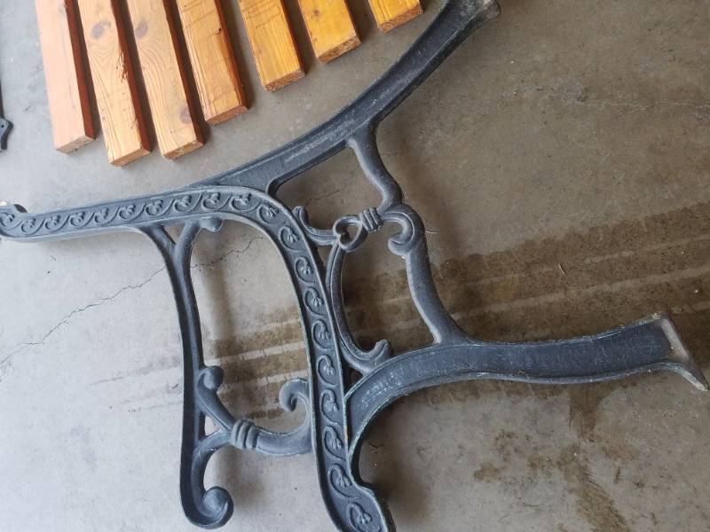 lot 44 image: Outdoor Wooden Slate Bench