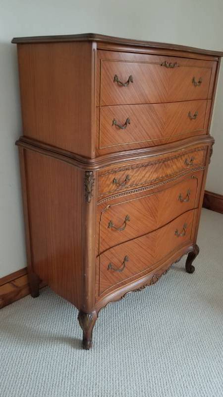 lot 30 image: Antique French Provincial 5 Drawer Dresser